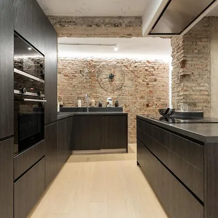 Daire High Ceiling Gem In Heart Of Historic District *