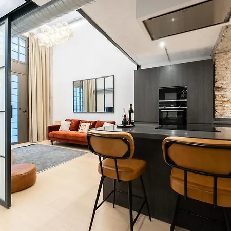 High Ceiling Gem In Heart Of Historic District * Málaga