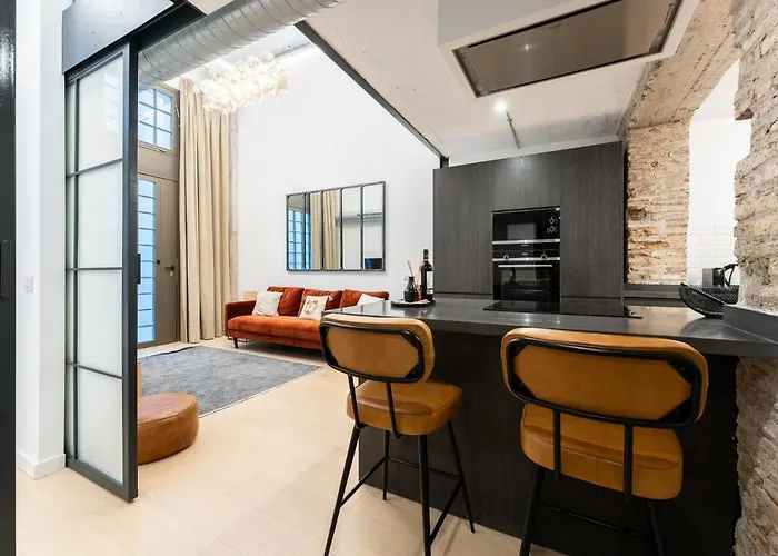 High Ceiling Gem In Heart Of Historic District * Málaga